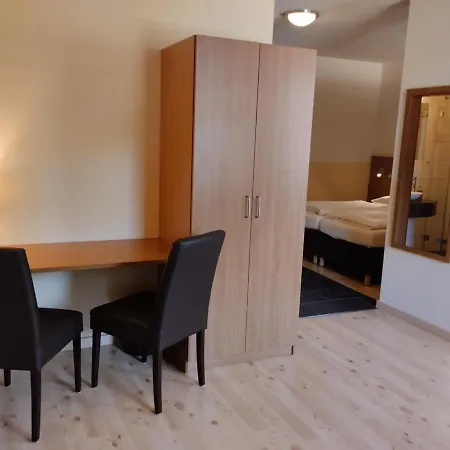 & Restaurant Bruehler Hof * Винтрих