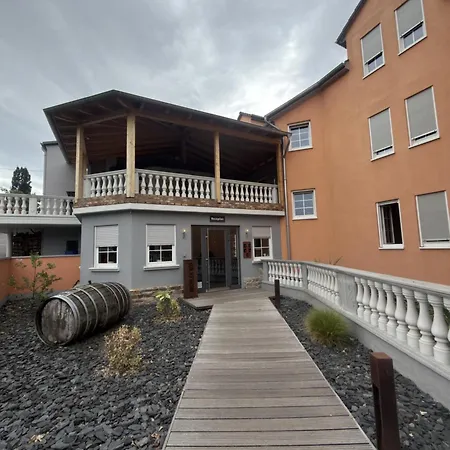 Hotel & Restaurant Bruehler Hof Wintrich